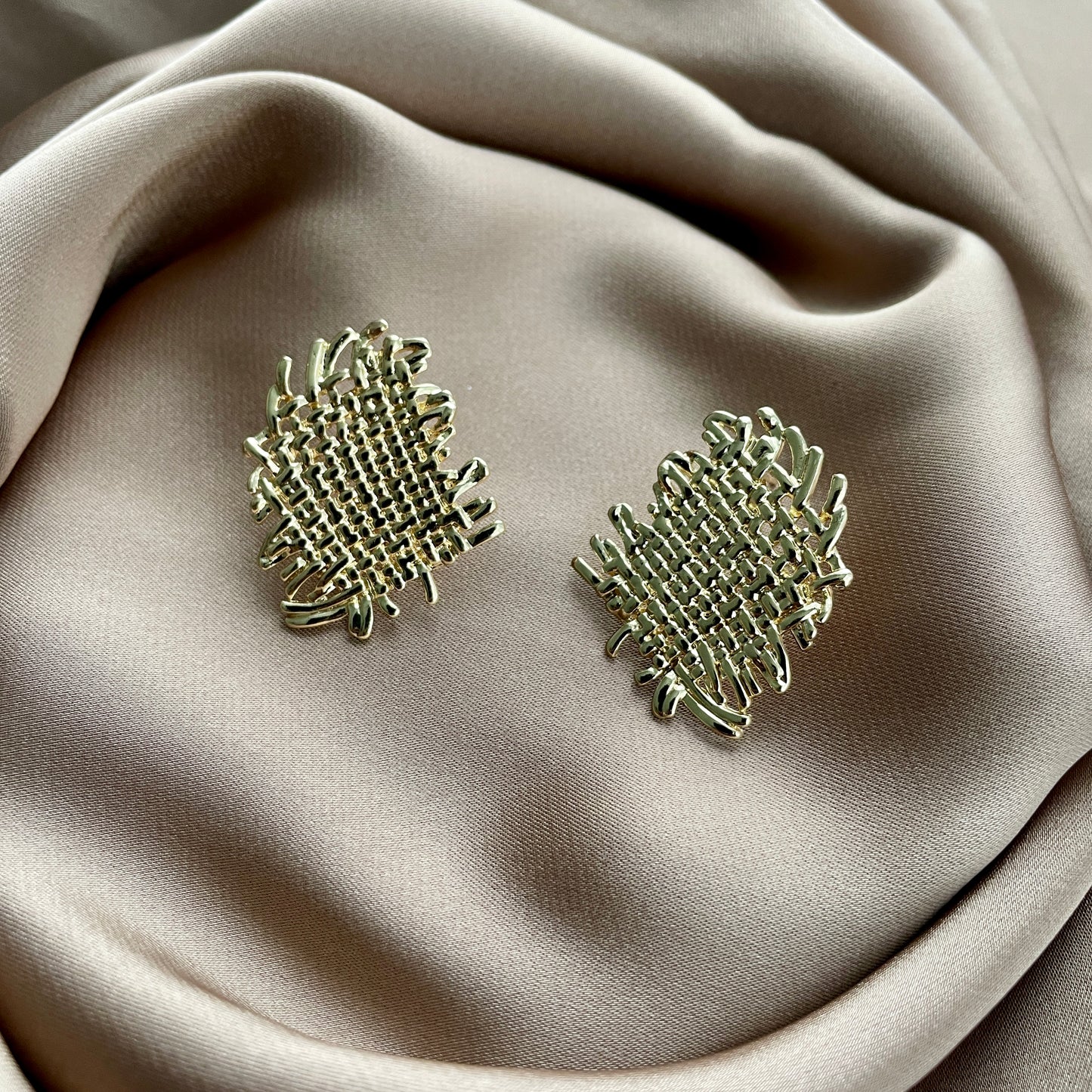 Zahra Stud Earrings