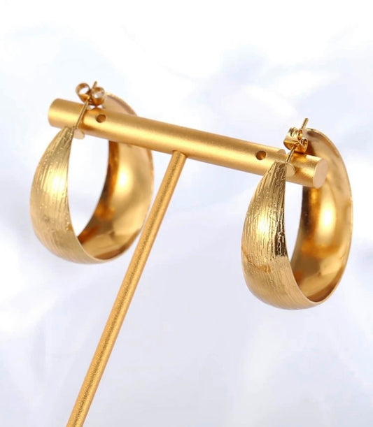 Yanisa Hoop Earrings